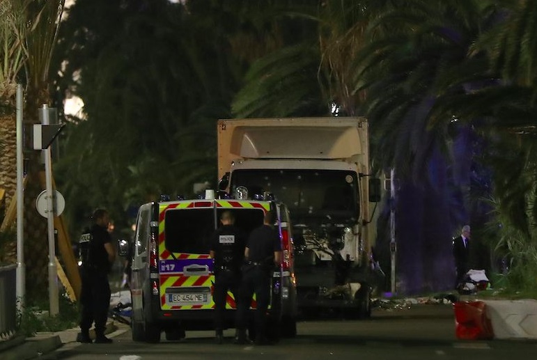Le camion qui a foncé sur les victimes, à Nice, faisant 80 morts. D. R.